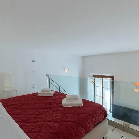 Apartment Monalda Loft 2-hosted By Sweetstay Florence