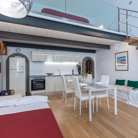 Apartment Monalda Loft 2-hosted By Sweetstay Florence